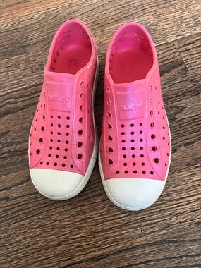 Native Kids Slip-On Sneakers in Bright Pink with White Toe Caps